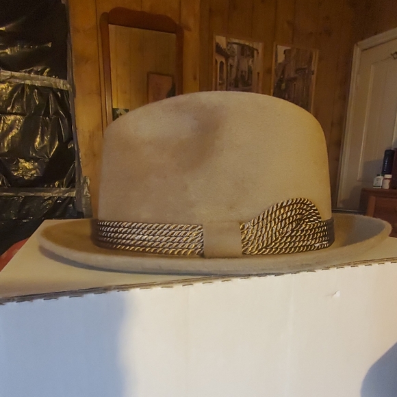 Other - Hat name selentino